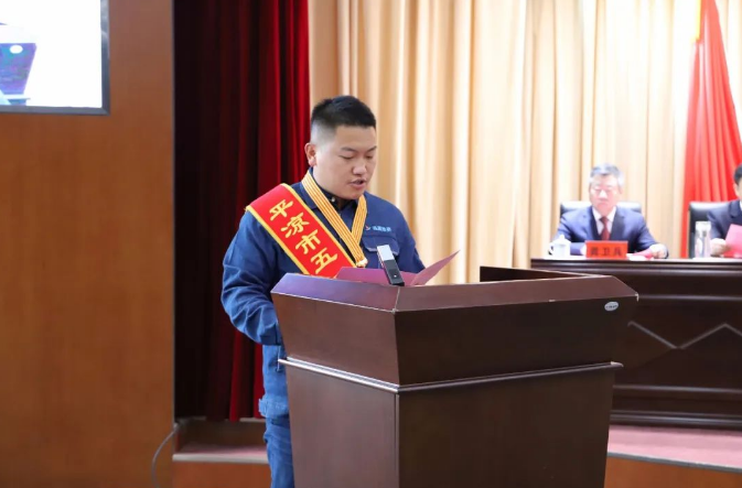 喜報！市產(chǎn)投集團員工楊李榮獲2022年平?jīng)鍪形逡粍趧营務?圖2)